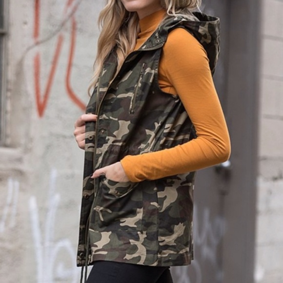 LAST 1* Camo sleeveless hooded cargo utility vest - Picture 2 of 4
